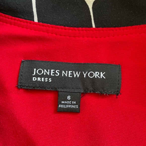 Jones New York black and cream print stretch dress.  Size 6 - Picture 5 of 9